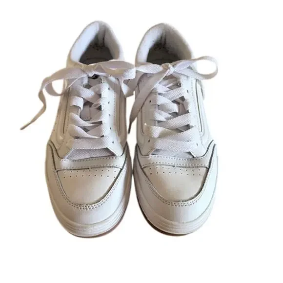 Vans White Low Top Sneakers Gum Sole Size 8 Women / 6.5 Men Classic Skater - Picture 2 of 8